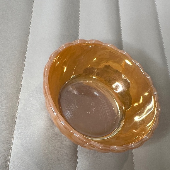 Vintage Peach Decorative Bowl Iridescent Glaze 4.5" x 4.5" x 2"  EUC - Picture 6 of 6